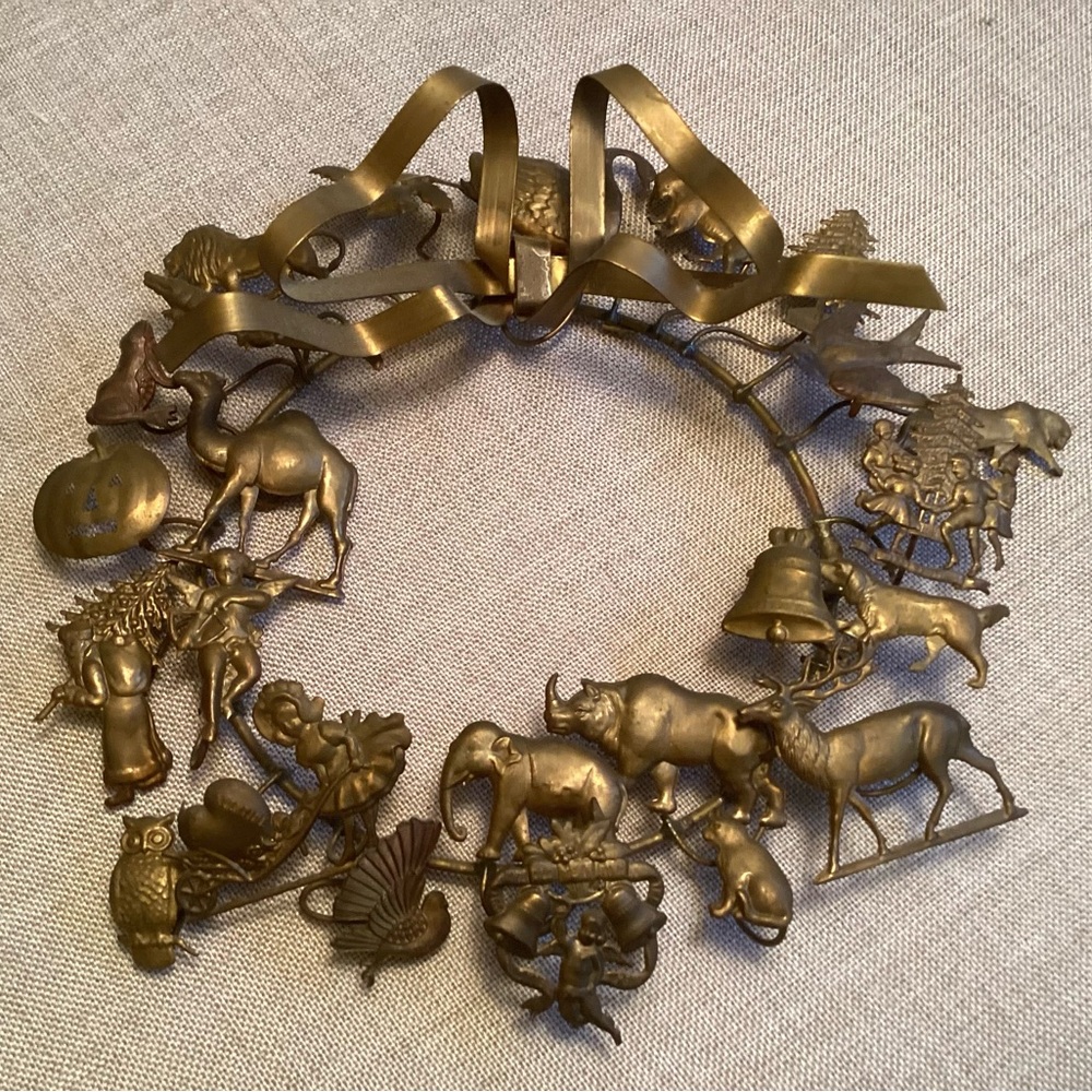 Dresden Petite Choses Brass Wreath 6.5” base